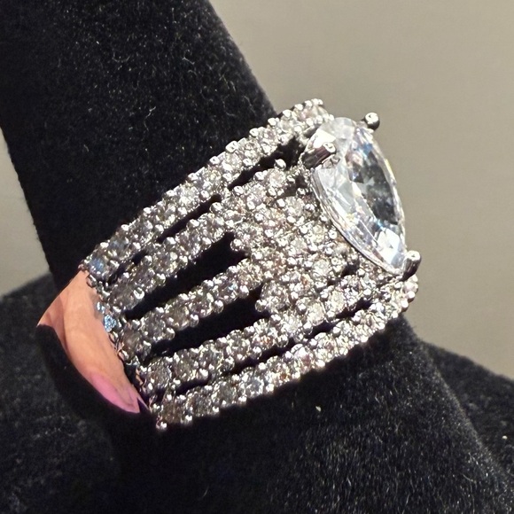 Ring - size 6.75 - teardrop crystal w/ rows of clear crystals. Silver tone New - Picture 6 of 9